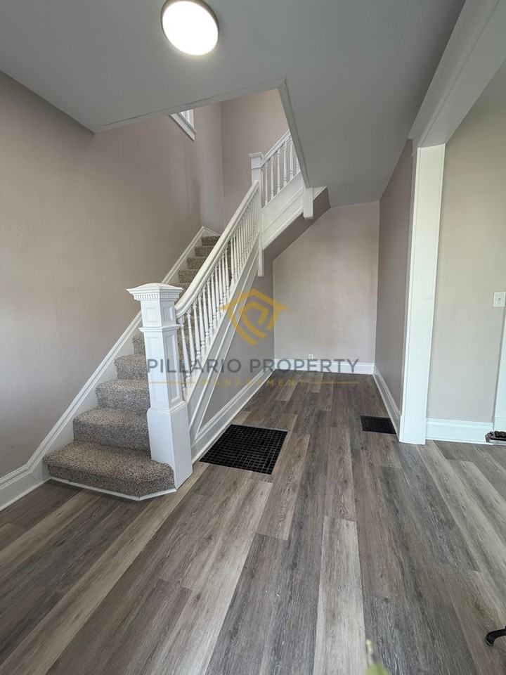 2933 Winthrop Ave - Photo 2 of 19