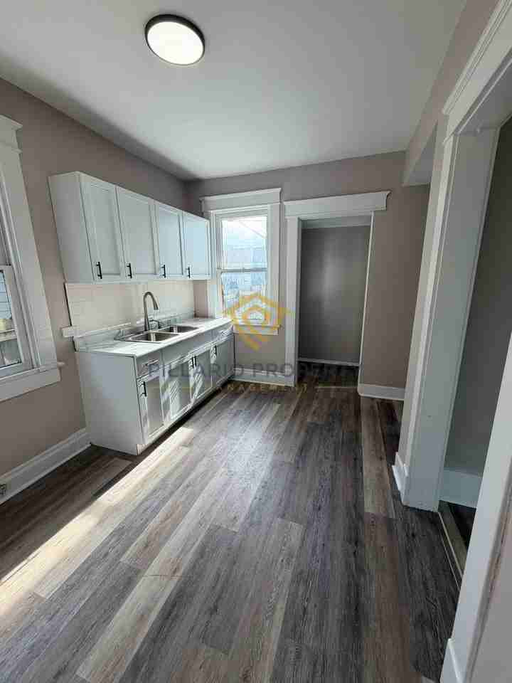 2933 Winthrop Ave - Photo 5 of 19