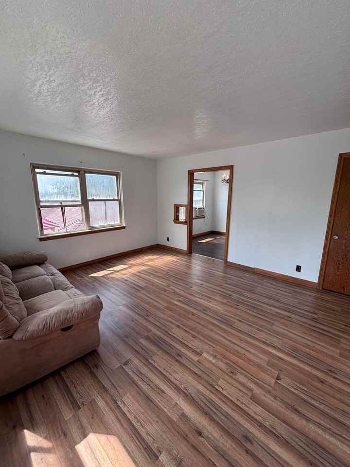 629 S Reno Ave - Photo 2 of 13