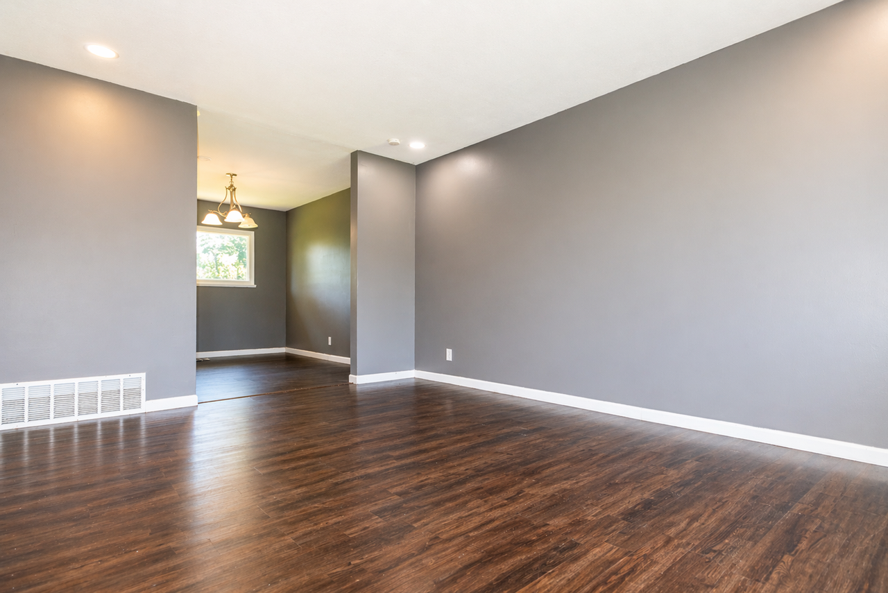 5304 Robinwood Rd - Photo 3 of 18