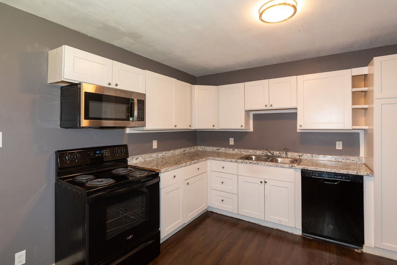 5304 Robinwood Rd - Photo 4 of 18