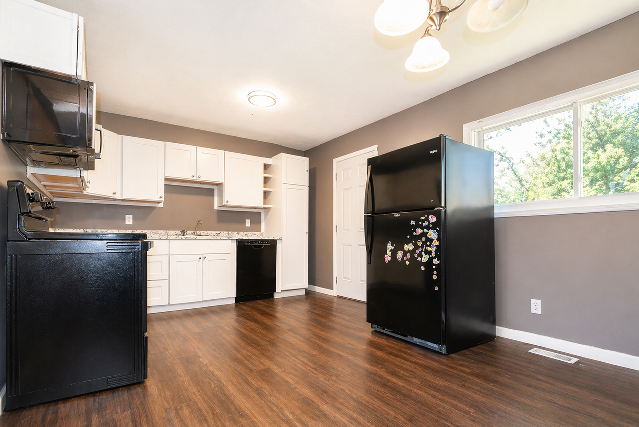 5304 Robinwood Rd - Photo 5 of 18