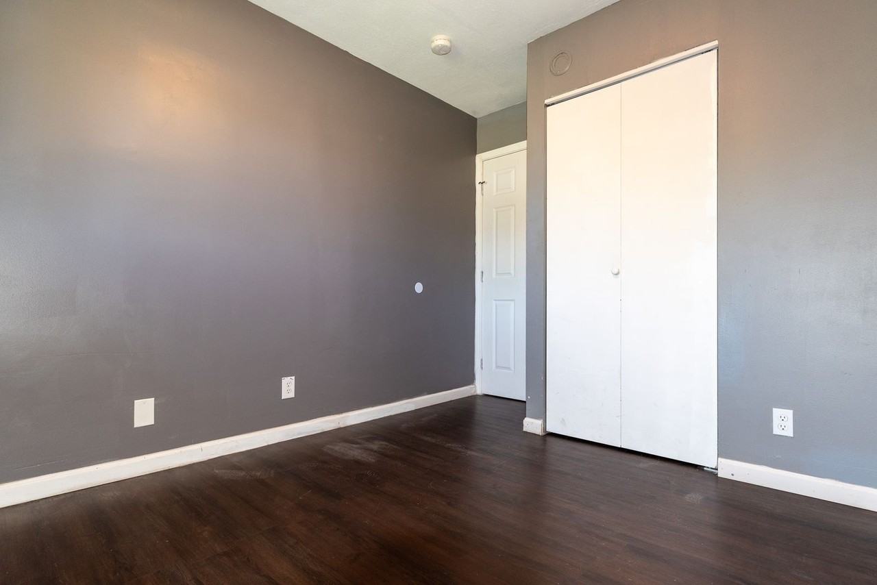 5304 Robinwood Rd - Photo 7 of 18