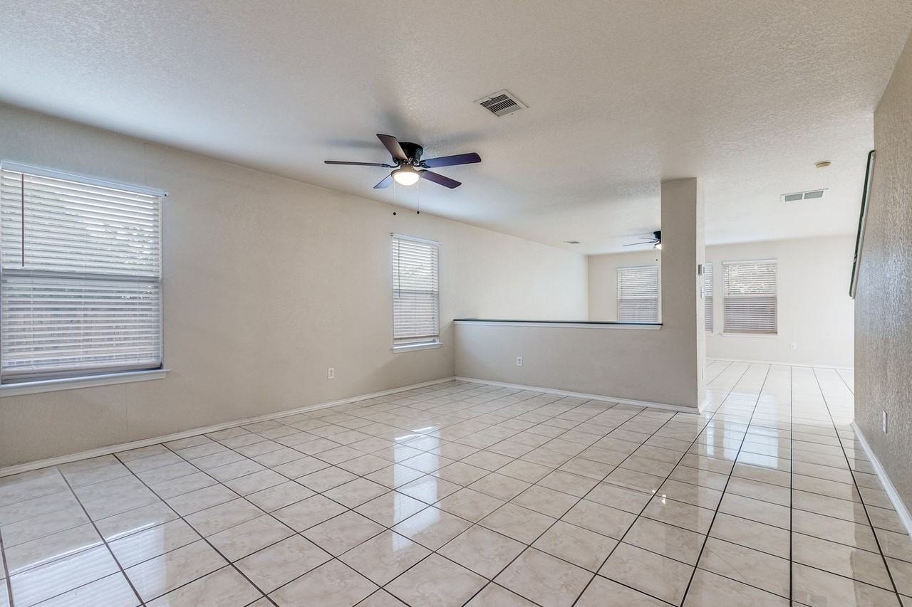 102 Cindy Lou Dr - Photo 4 of 25