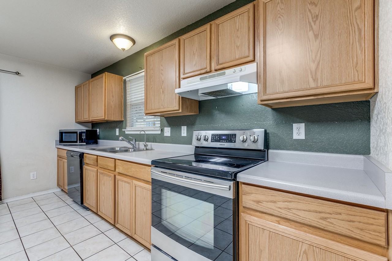 102 Cindy Lou Dr - Photo 7 of 25