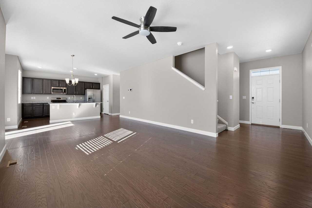 1986 Shadow Creek Dr - Photo 2 of 13