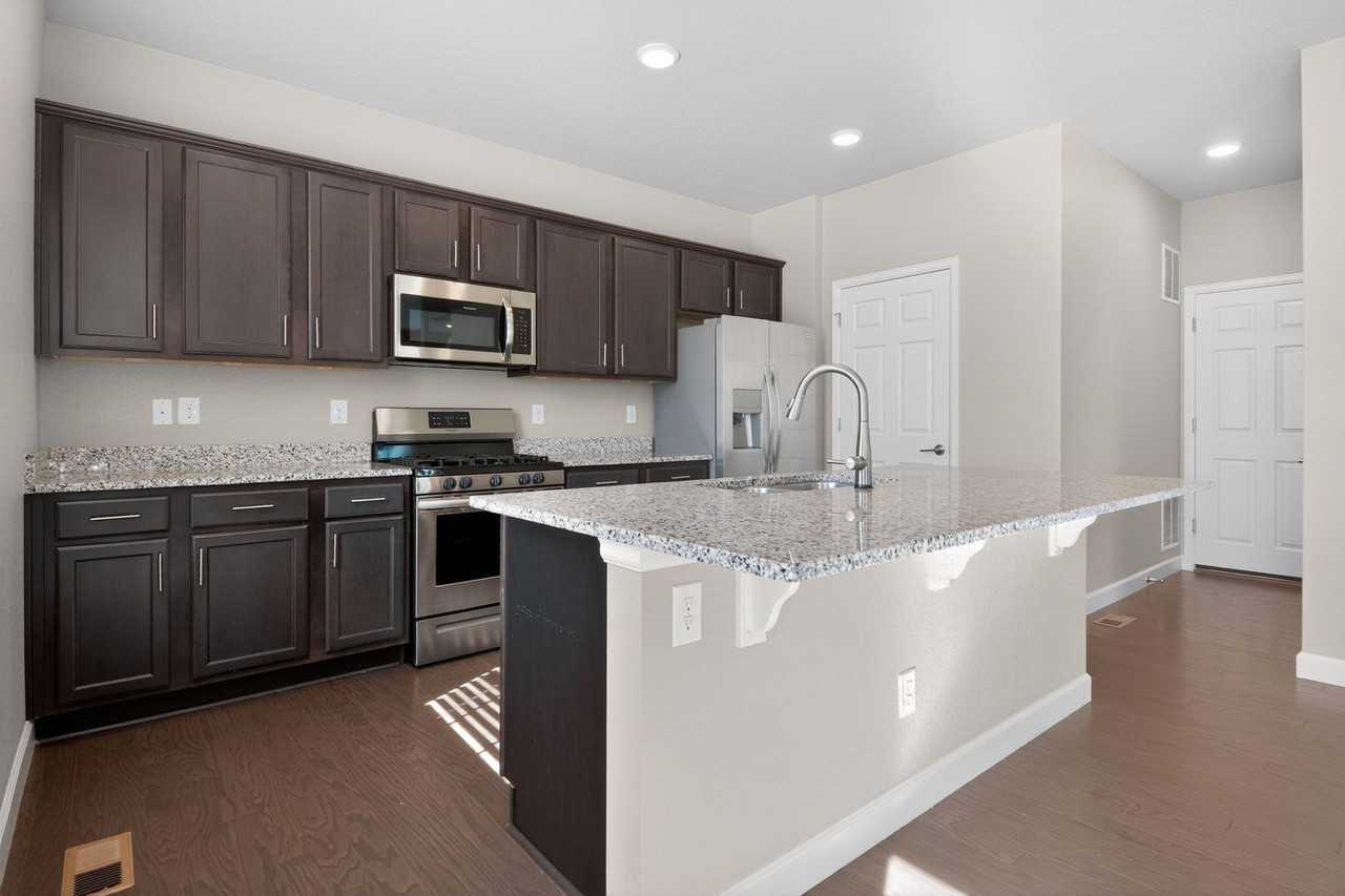 1986 Shadow Creek Dr - Photo 3 of 13