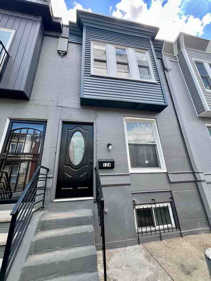 124 E Wishart St - Photo 2 of 24