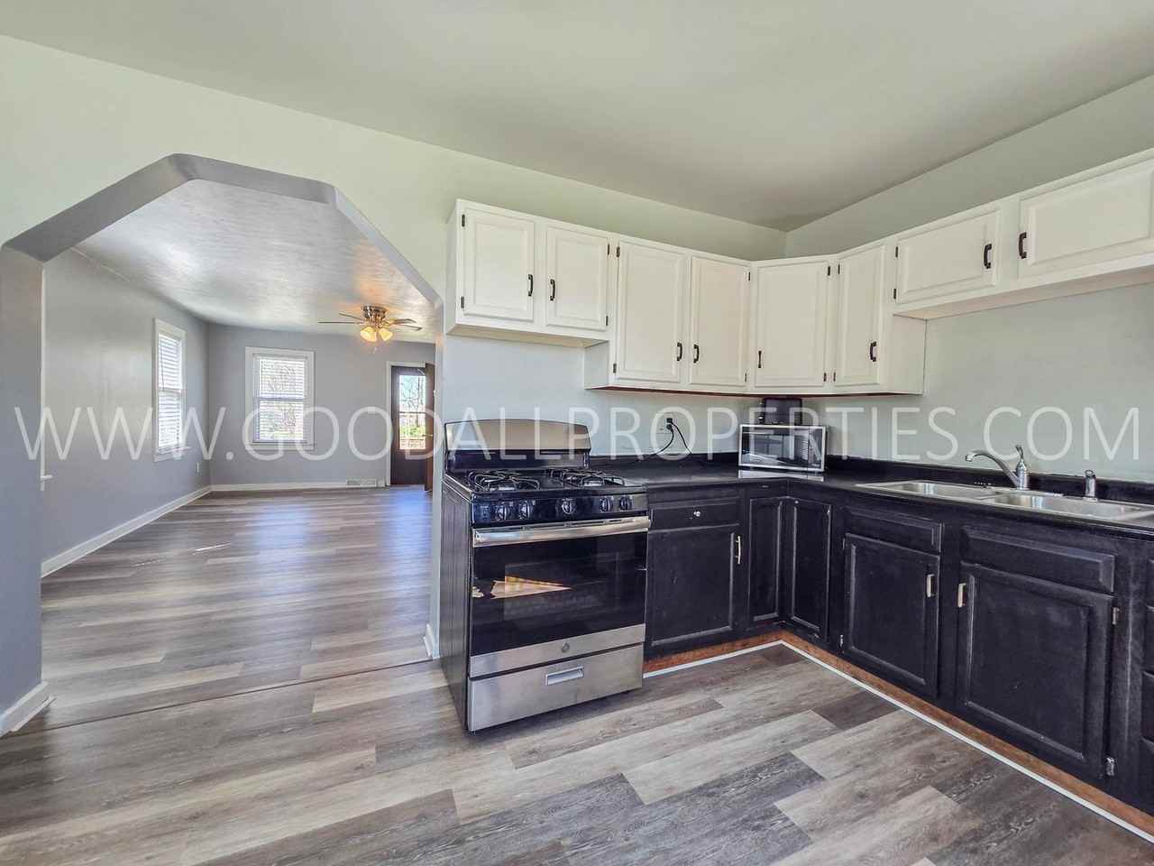 4805 S Union St - Photo 4 of 12