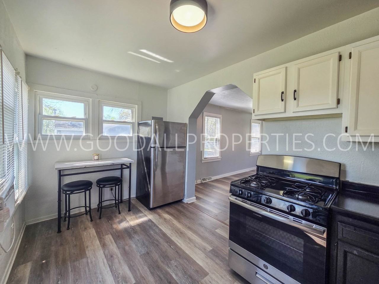 4805 S Union St - Photo 5 of 12