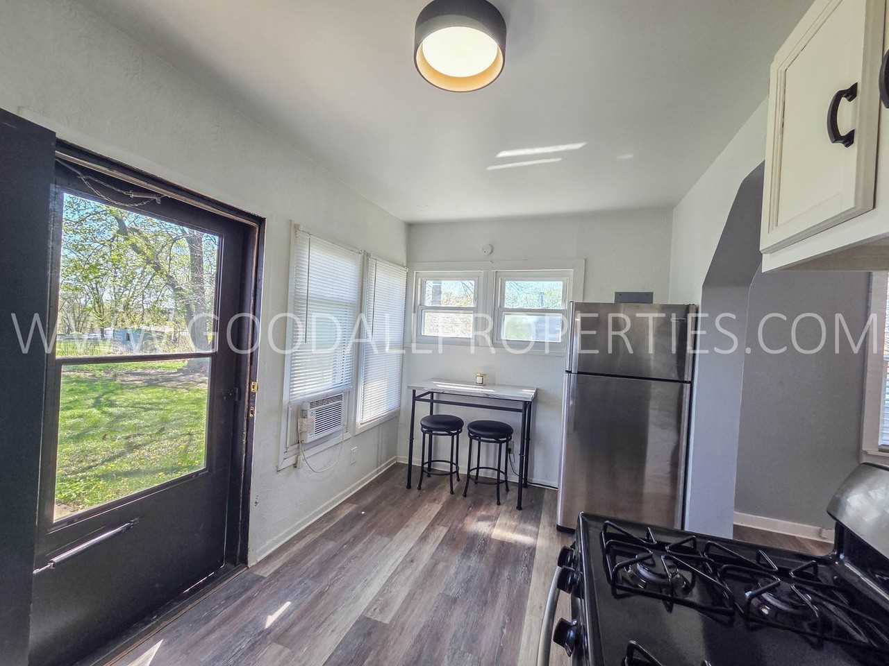 4805 S Union St - Photo 6 of 12