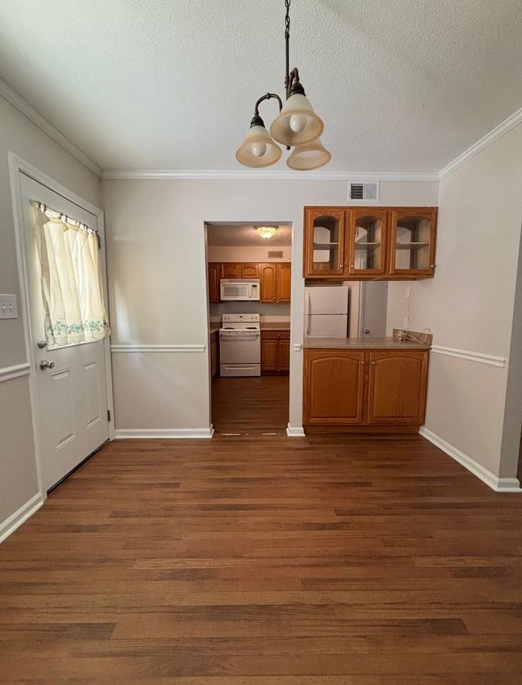 4743 Champion Ct - Photo 4 of 17