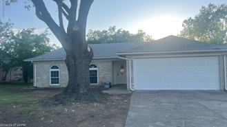 405 Bryan Dr - Photo 1 of 1