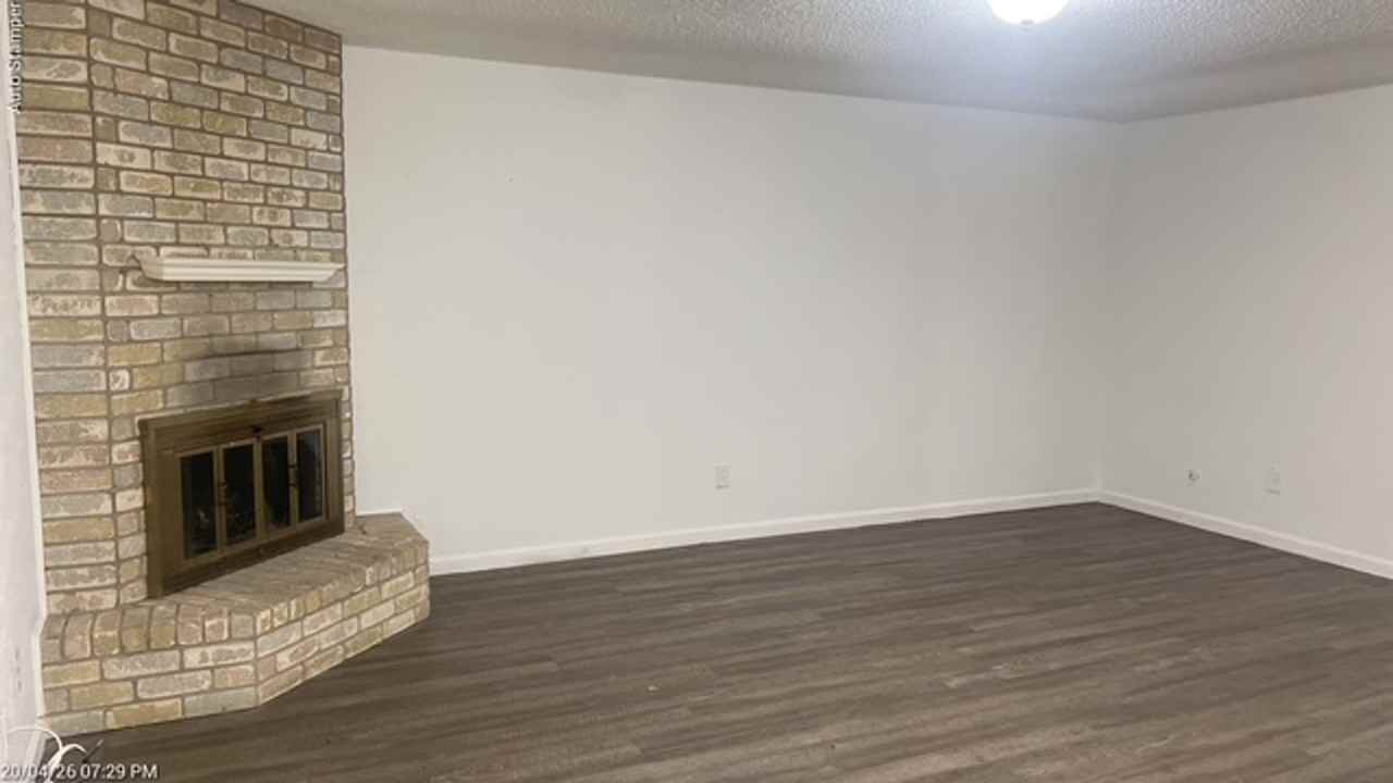 405 Bryan Dr - Photo 4 of 35