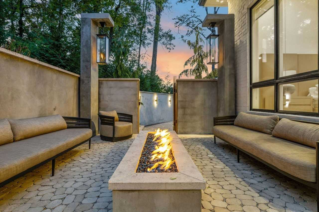 1323 Harding Pl - Photo 4 of 50