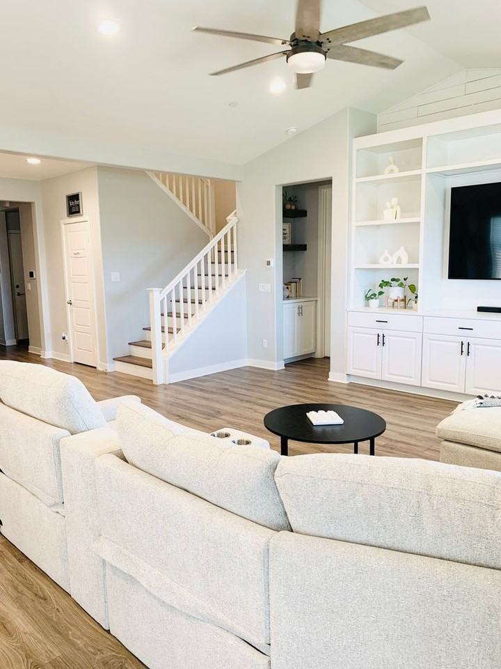 24187 Blackberry St - Photo 5 of 26