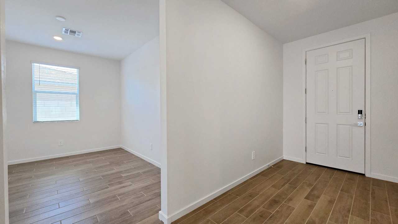 17863 W Elm St - Photo 3 of 41