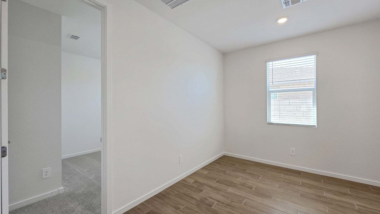 17863 W Elm St - Photo 4 of 41