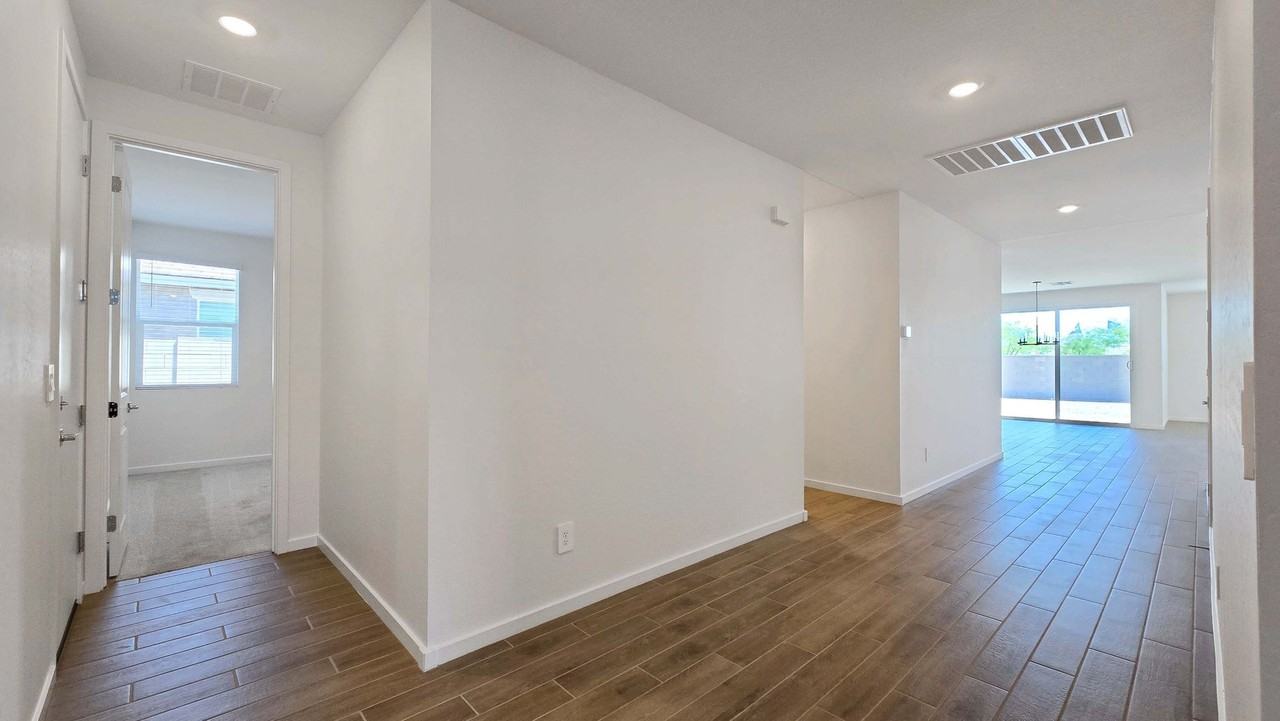 17863 W Elm St - Photo 5 of 41