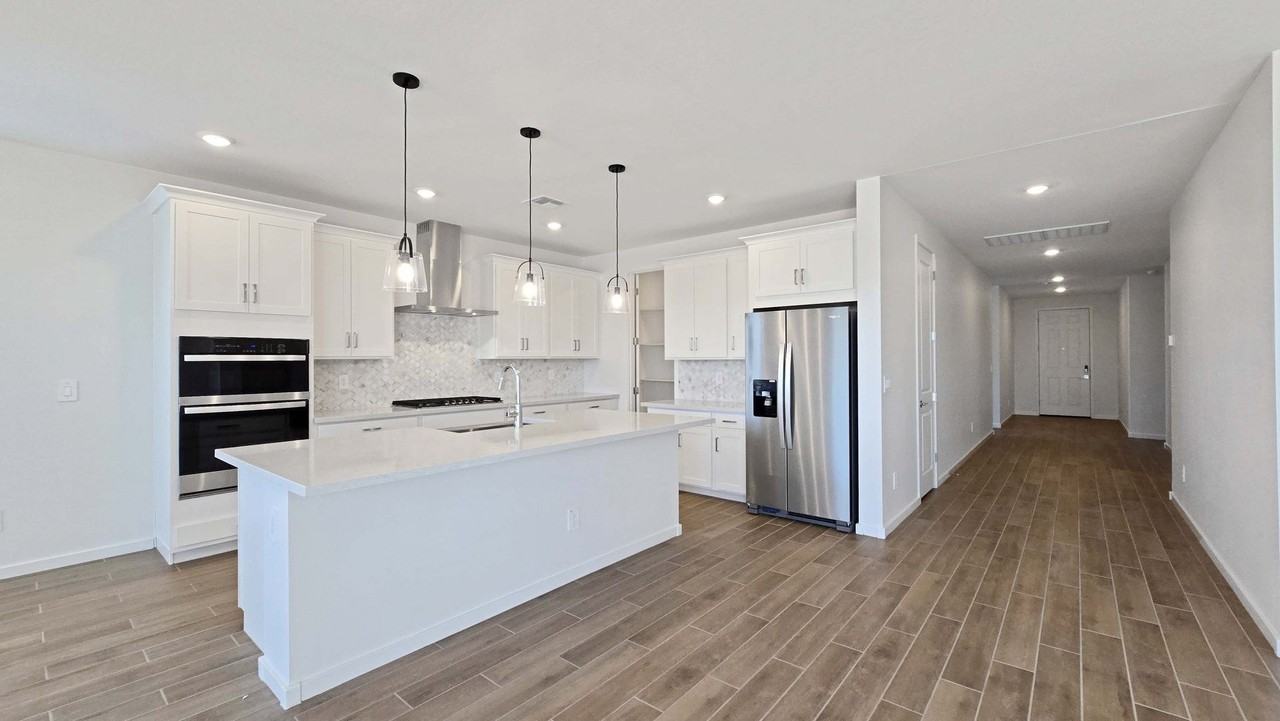 17863 W Elm St - Photo 7 of 41