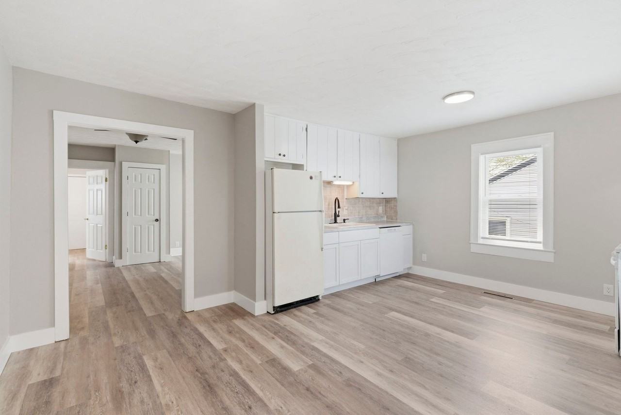 2154 E Cairo St - Photo 4 of 25