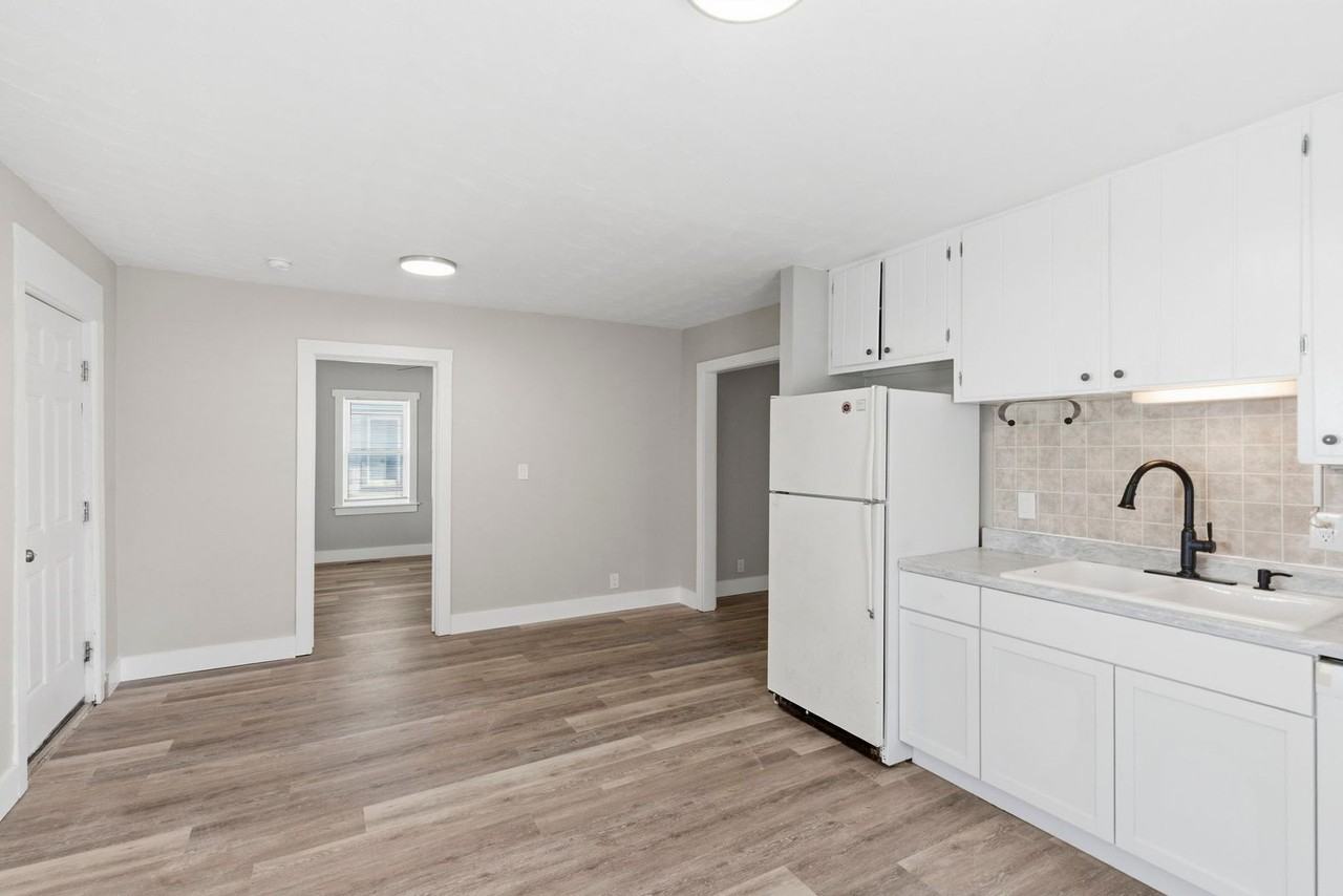 2154 E Cairo St - Photo 7 of 25