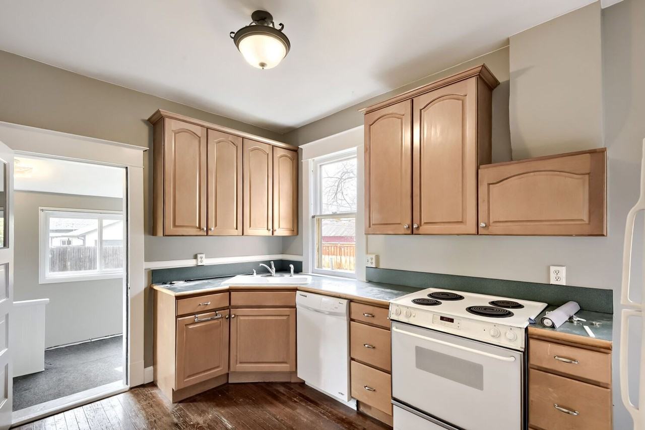 1053 S Pearl St - Photo 7 of 11