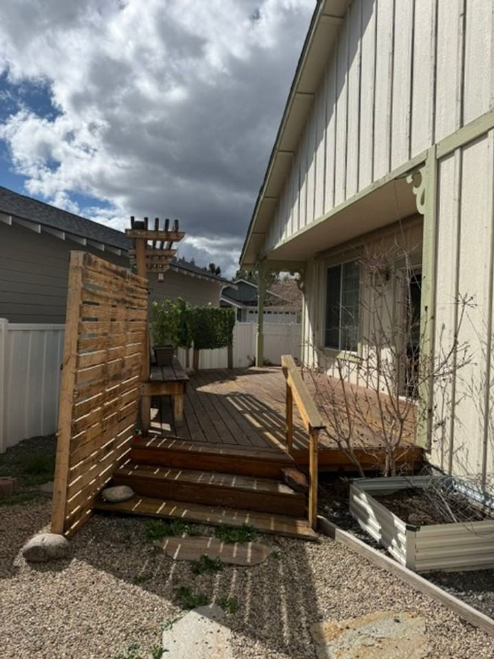 2568 Ne Robinson St - Photo 4 of 21