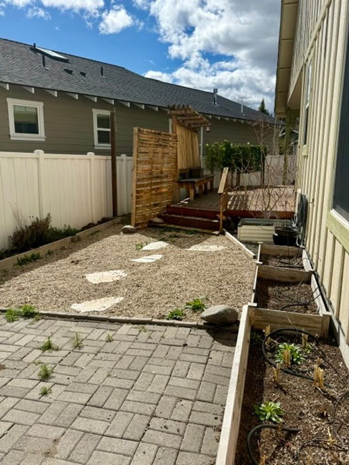 2568 Ne Robinson St - Photo 5 of 21