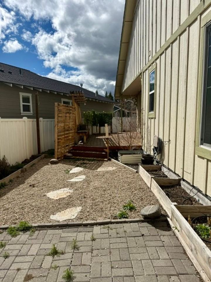 2568 Ne Robinson St - Photo 7 of 21