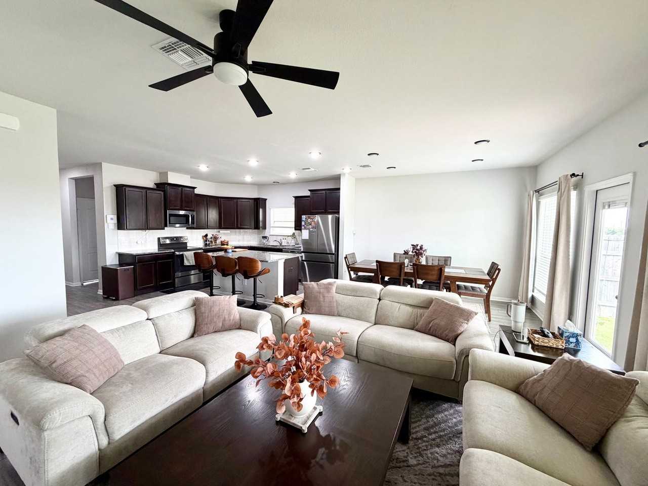 11204 Solar St - Photo 2 of 17