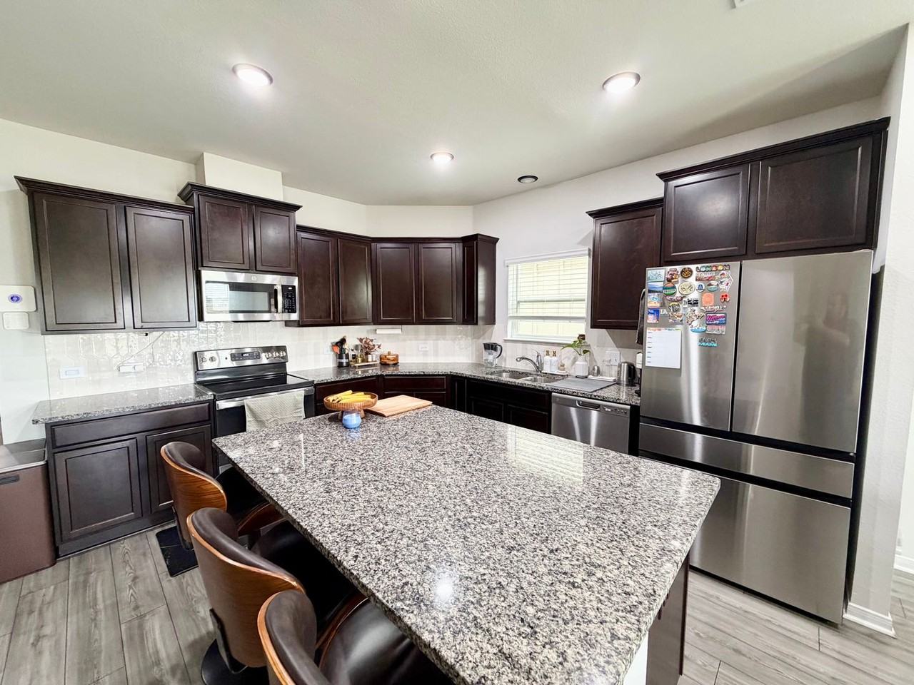 11204 Solar St - Photo 4 of 17