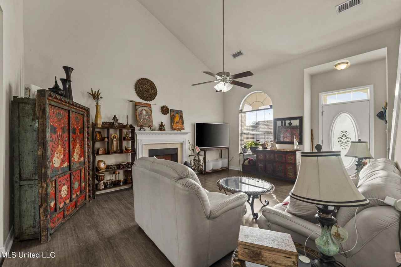 14040 Seymour Dr - Photo 6 of 46