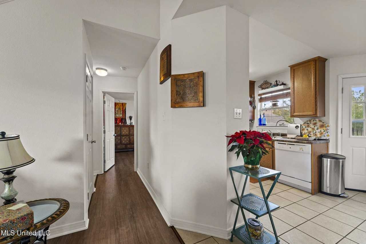 14040 Seymour Dr - Photo 7 of 46