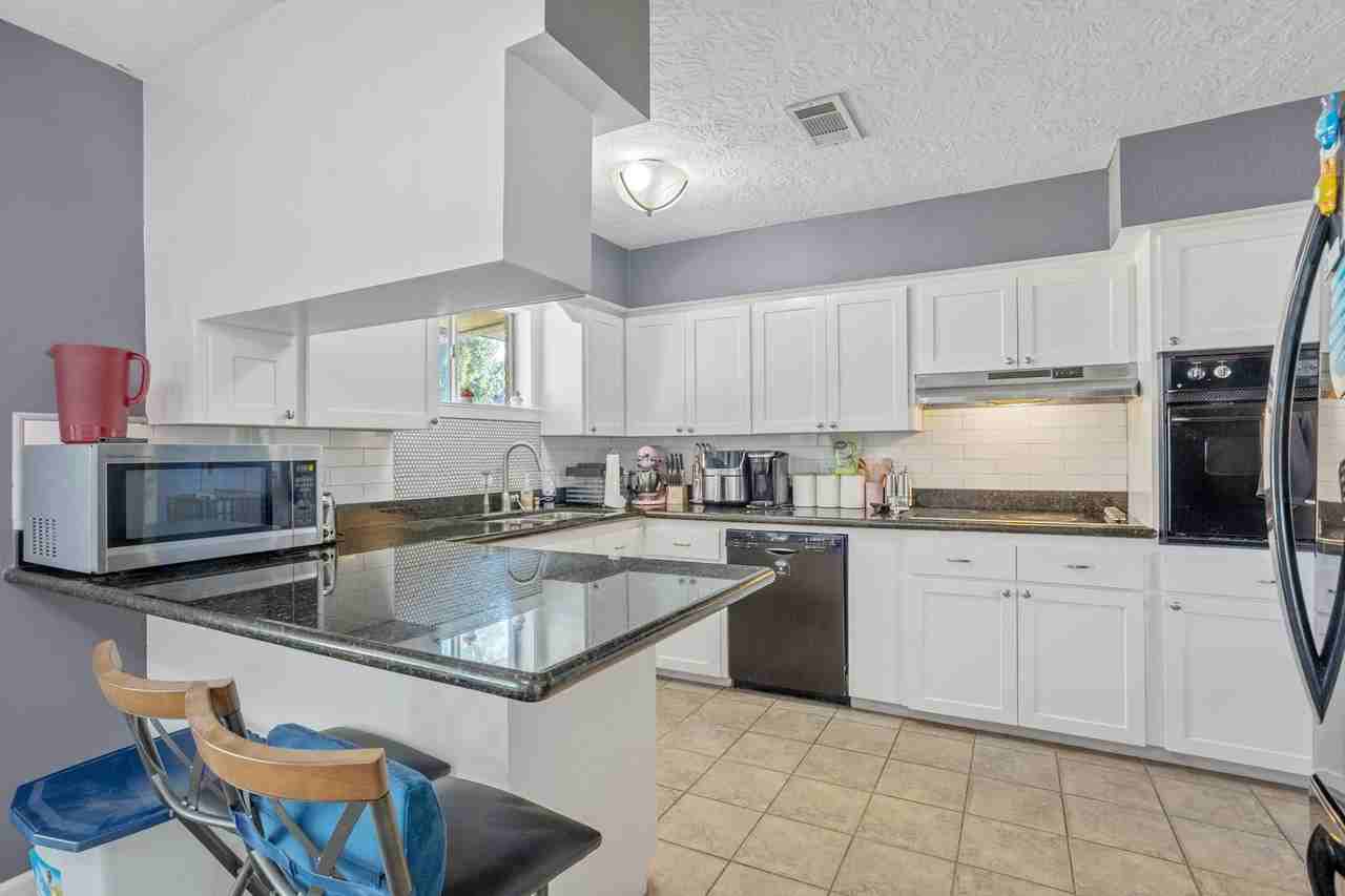 1492 Becky St - Photo 4 of 15