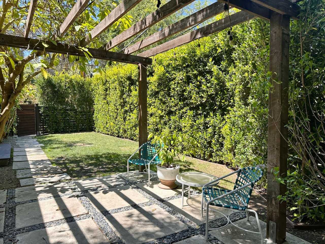 8350 Lookout Mountain Ave - Photo 3 of 19