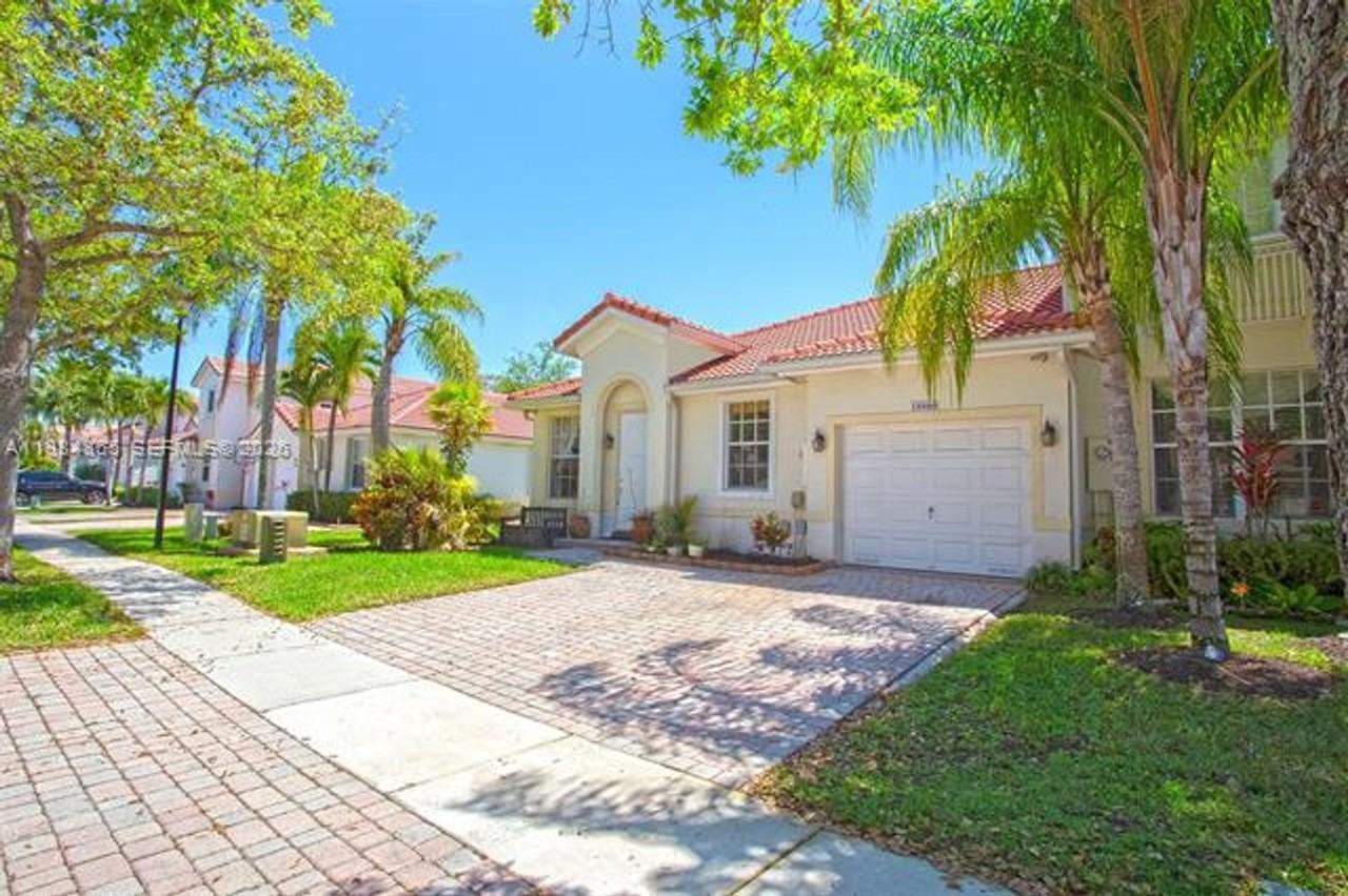 18860 Sw 25th Ct - Photo 3 of 30
