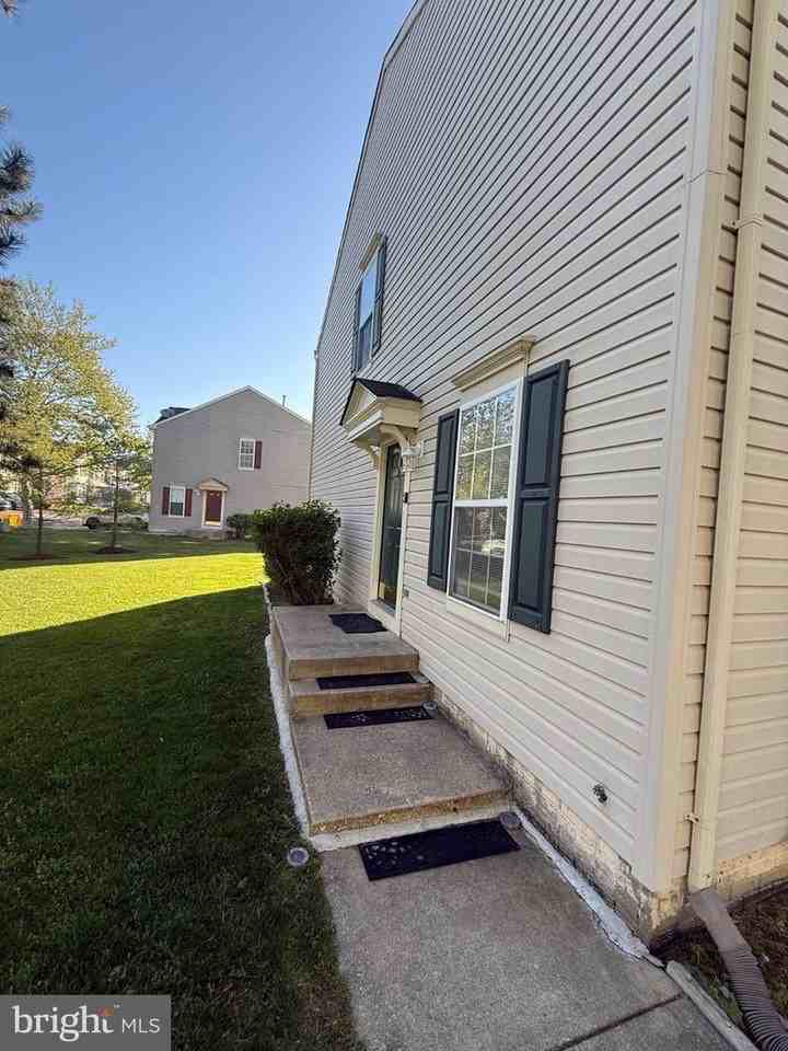 141 Leeds Creek Cir - Photo 2 of 27