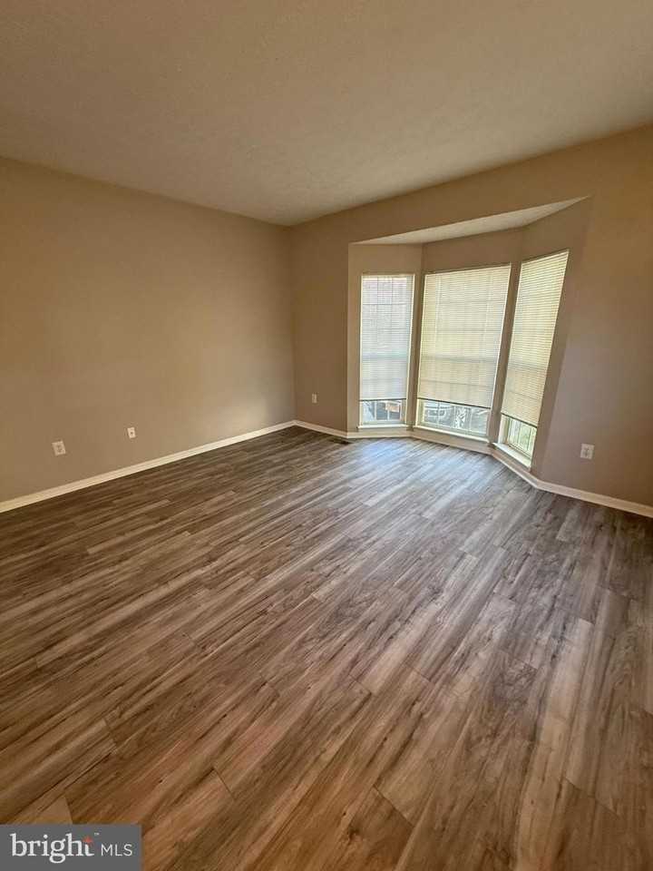 141 Leeds Creek Cir - Photo 3 of 27