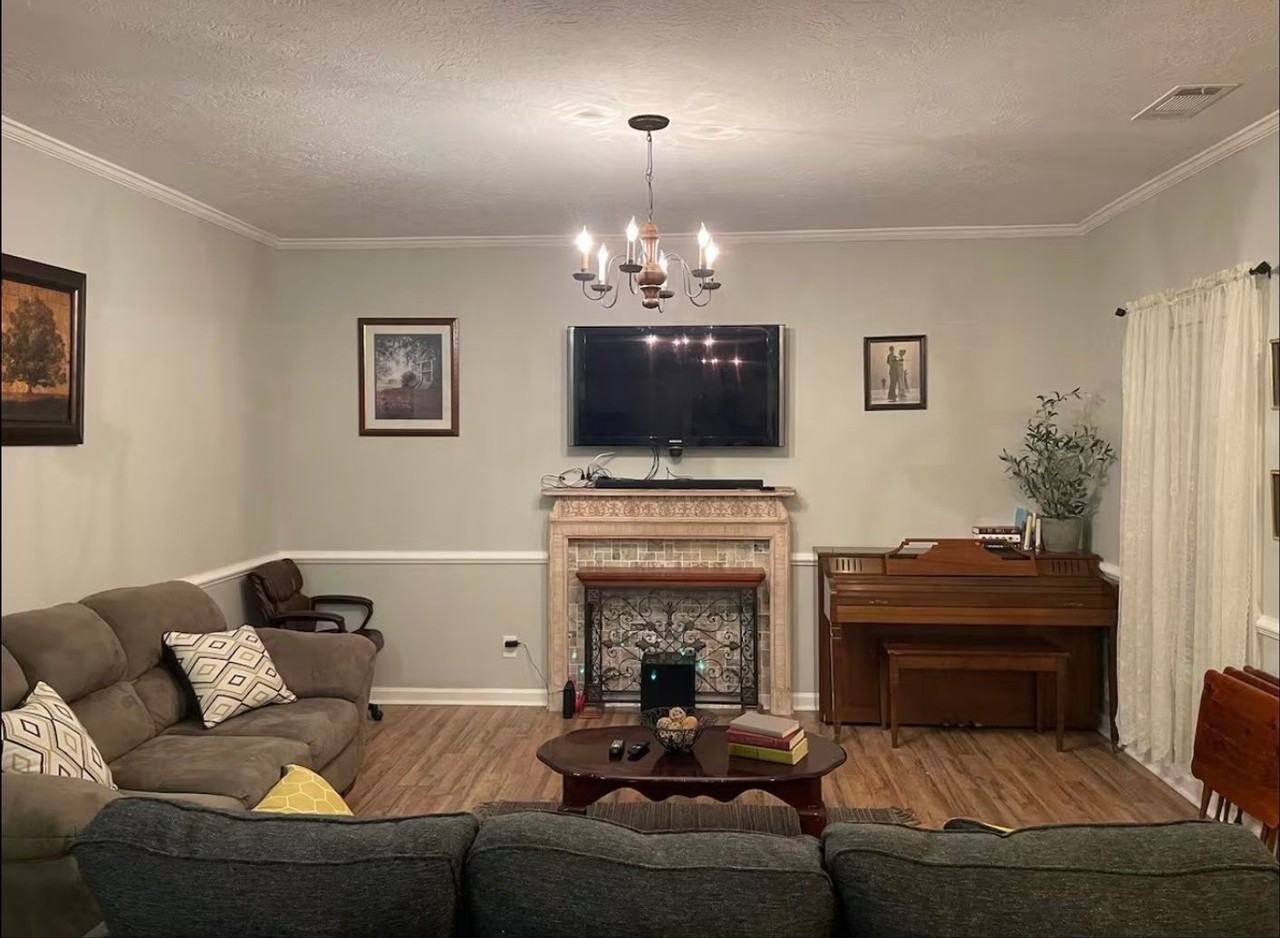 876 Louisville Rd - Photo 3 of 9