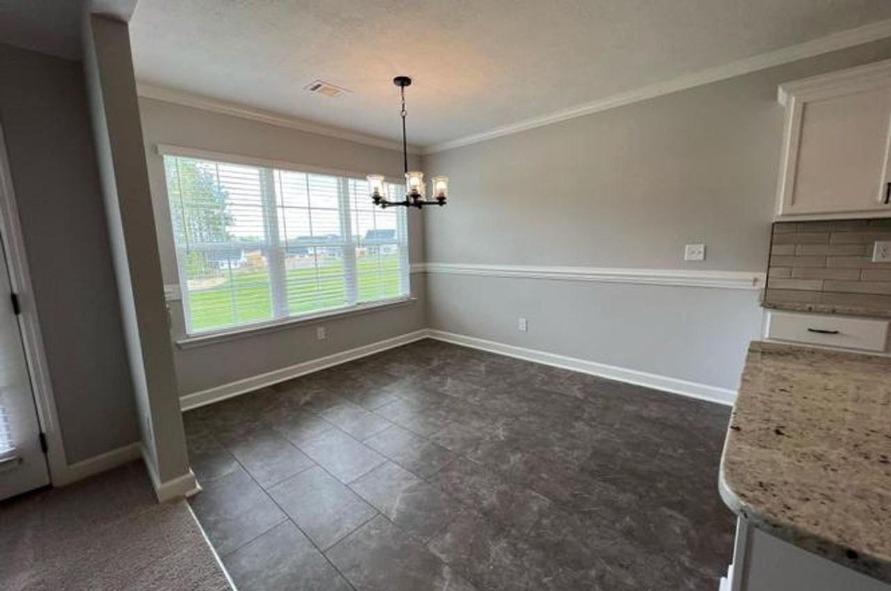 886 Goodale Dr - Photo 3 of 13