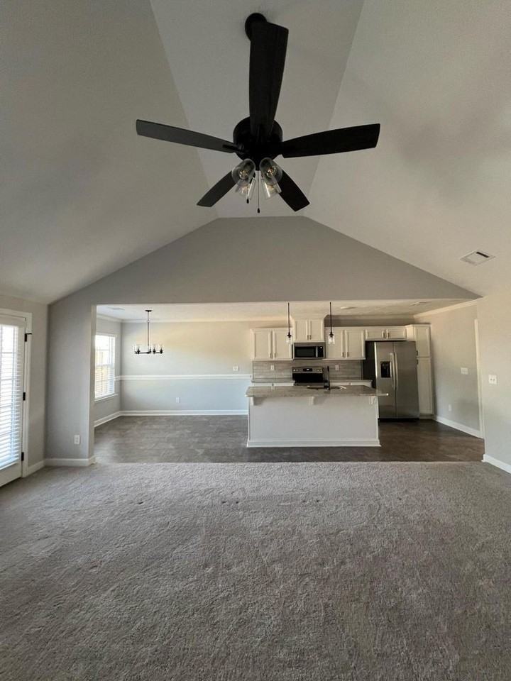 886 Goodale Dr - Photo 4 of 13