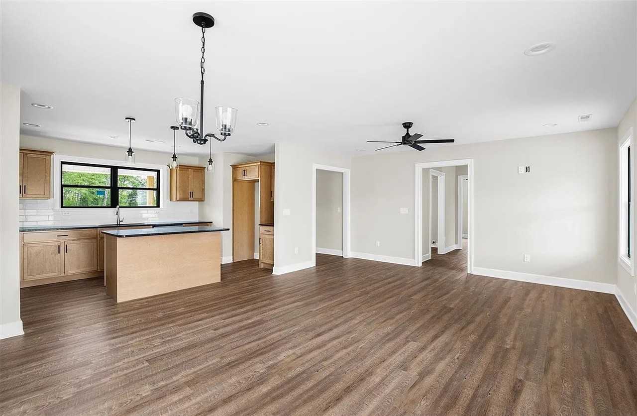 107 Madeline Ct - Photo 2 of 8