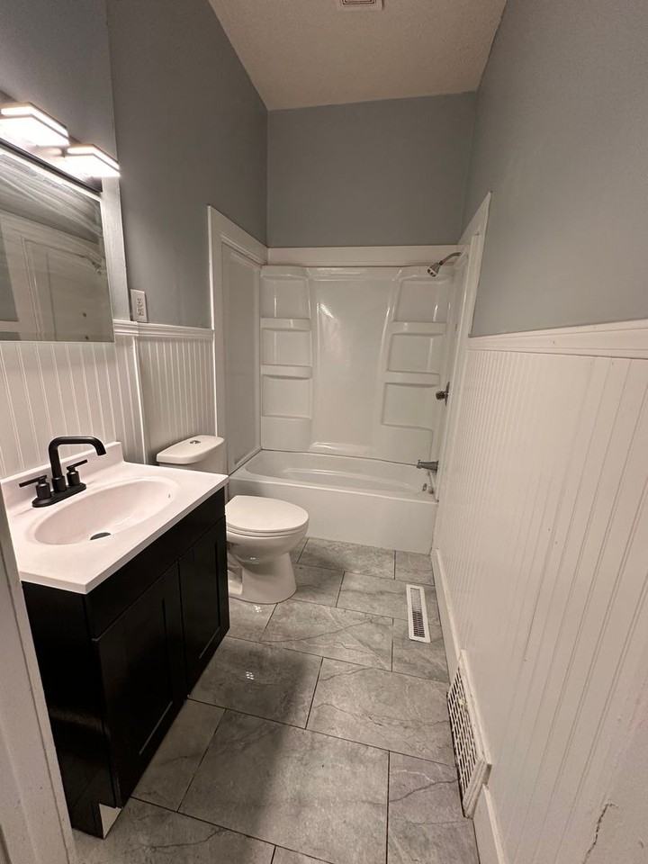 1304 S Walnut St - Photo 5 of 8