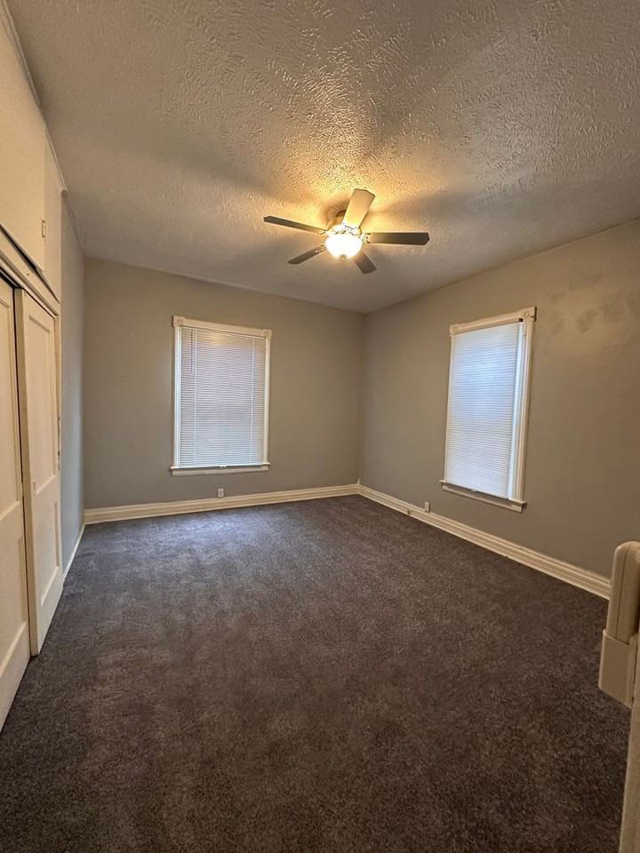 1304 S Walnut St - Photo 7 of 8