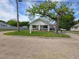 featured image of 240 S Draper Ave