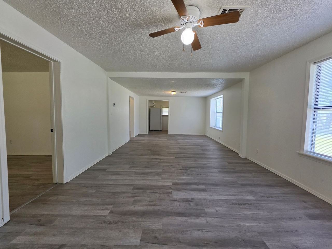 240 S Draper Ave - Photo 4 of 24