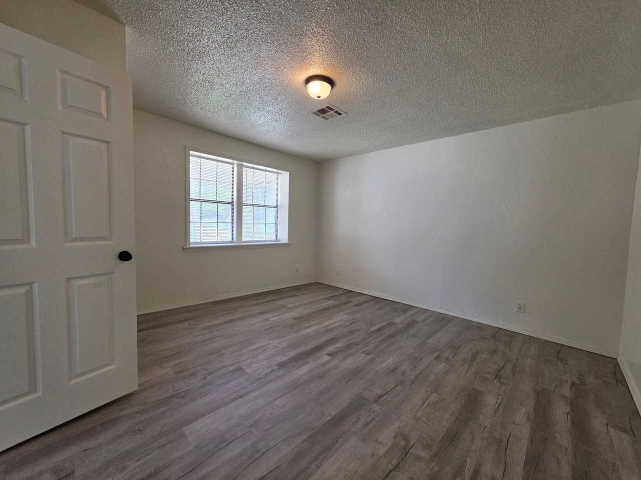 240 S Draper Ave - Photo 7 of 24