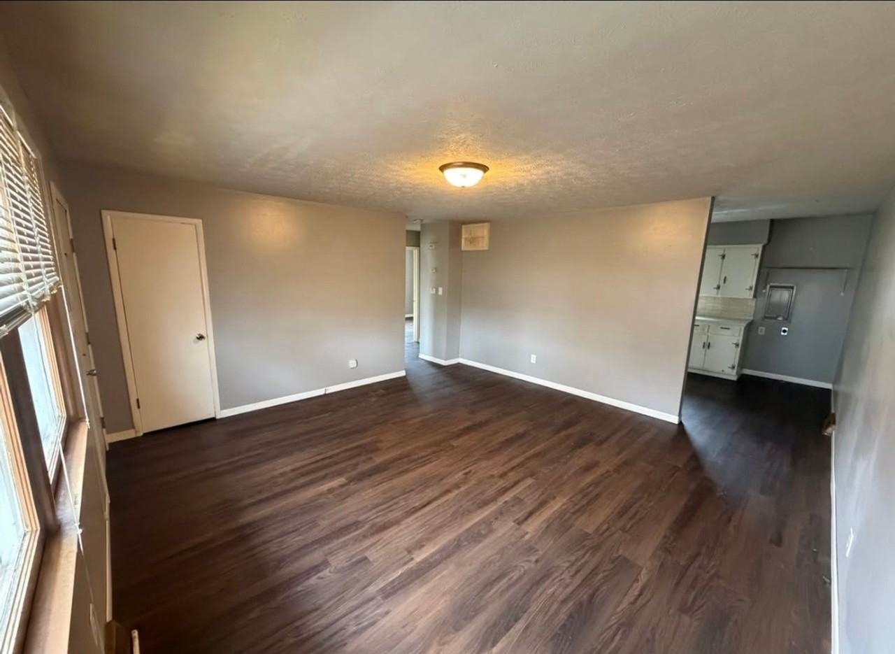 1410 W Atlantic St #B - Photo 3 of 11