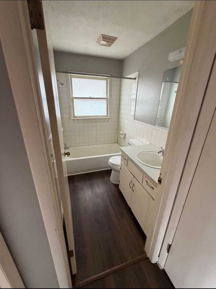 1410 W Atlantic St #B - Photo 7 of 11